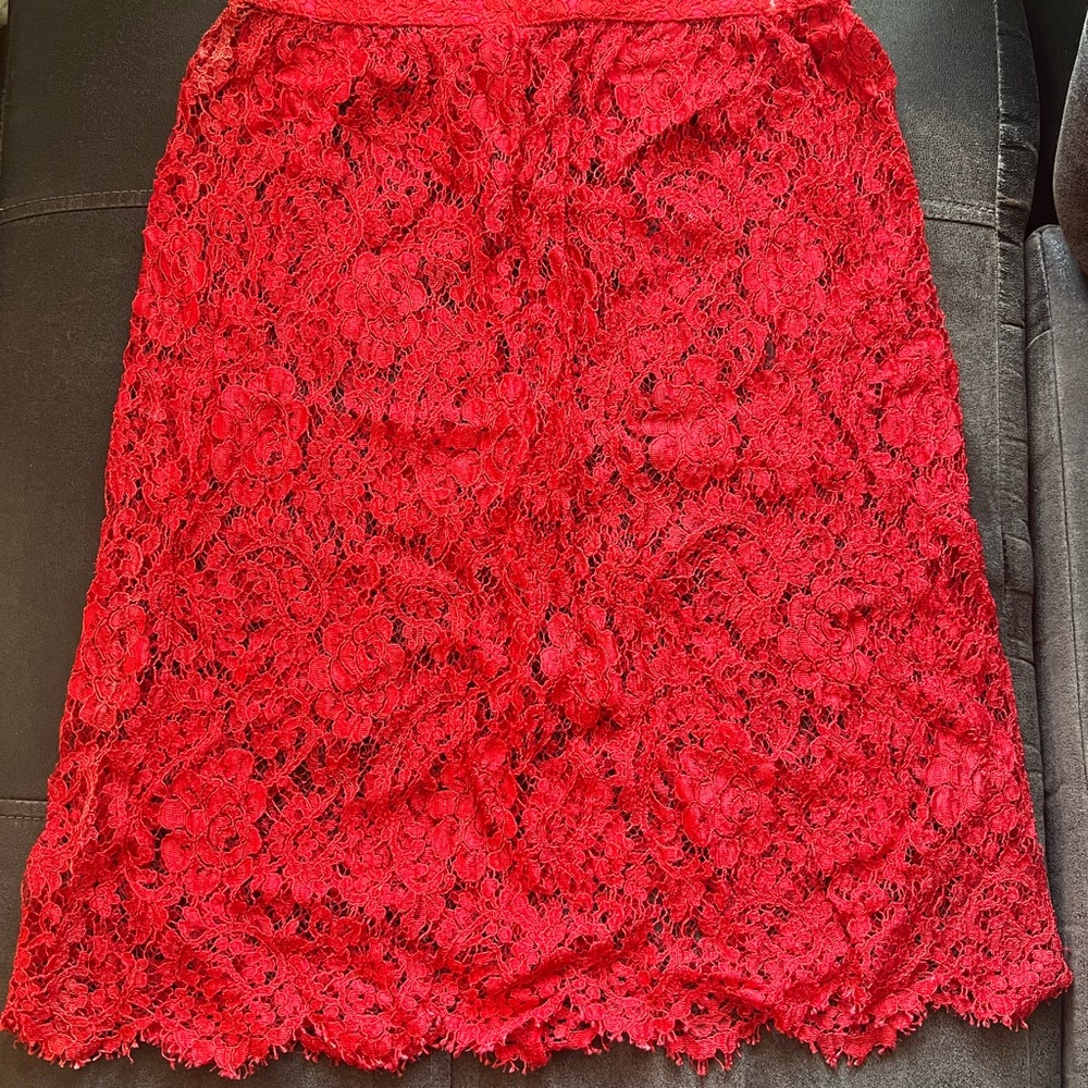 Chic Red Lace Pencil Skirt